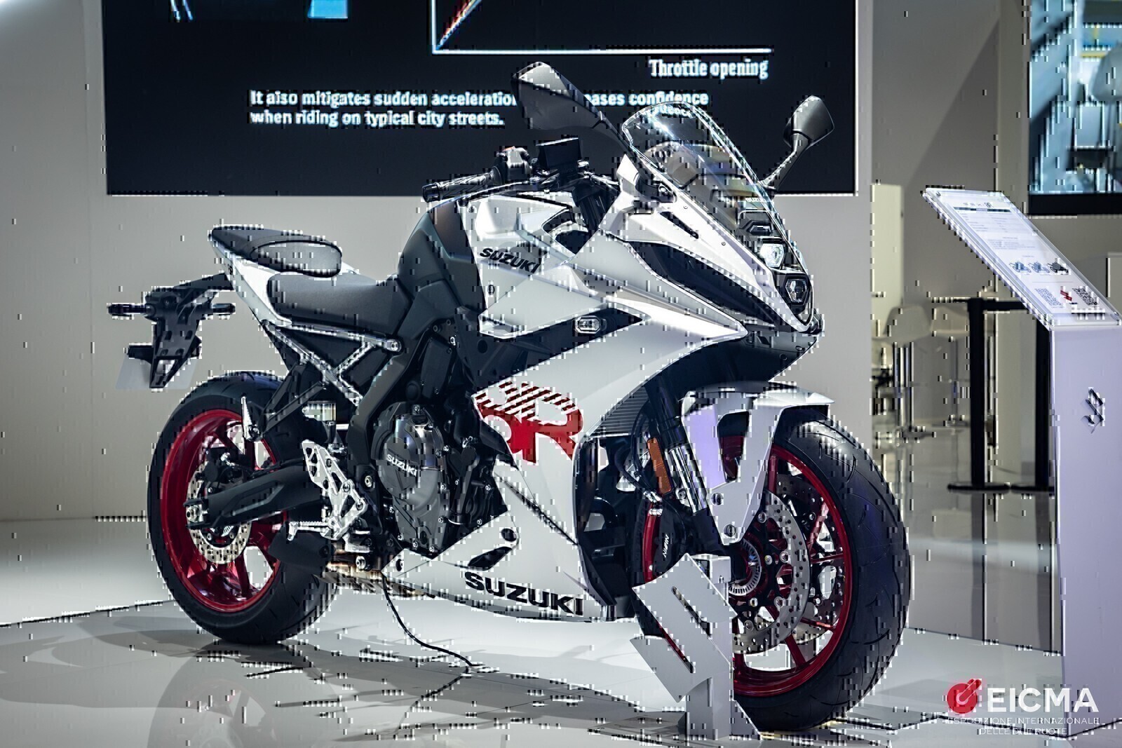 suzuki gsx 8r 3