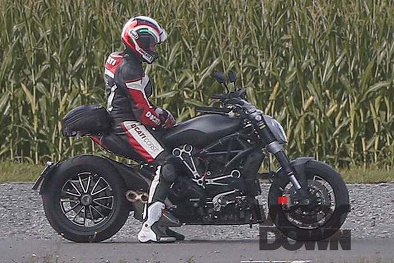 Ducati Diavel 2016 - Με ιμάντα μετάδοσης κίνησης!