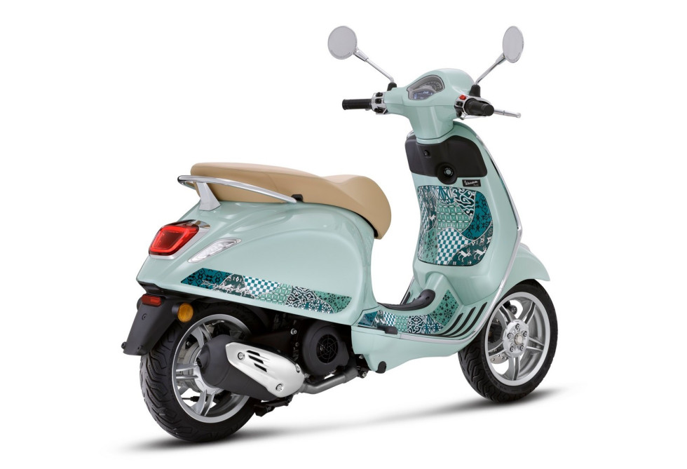 Vespa Primavera Batik - Η Vespa συναντά τα μοτίβα Μπατίκ της Ινδονησιακής κουλτούρας