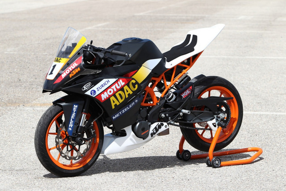 KTM RC390 - Τώρα με δώρο Racing Kit, αξίας 978 ευρώ!