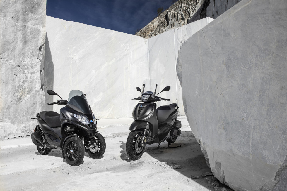 Οι νέες ειδικές εκδόσεις Piaggio Beverly και MP3 Deep Black στη Moto Petsas