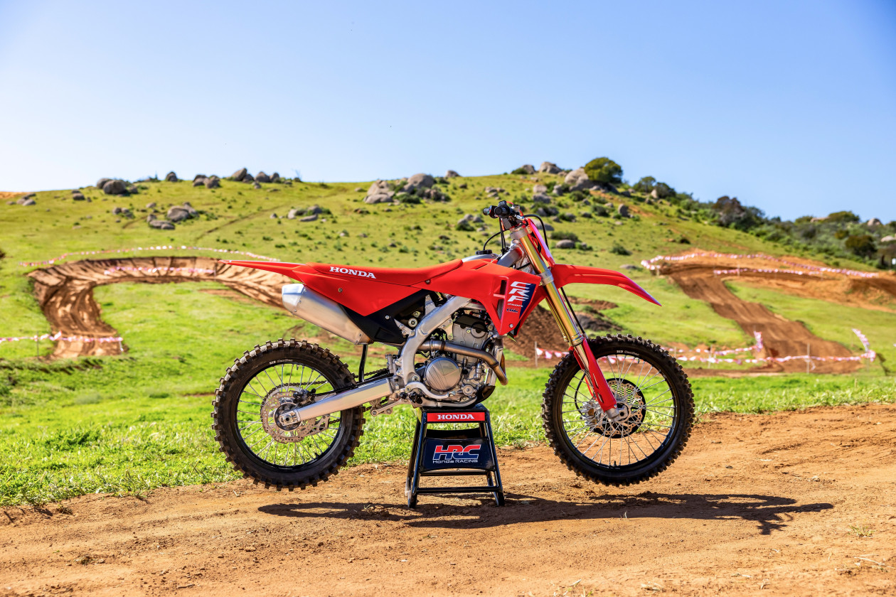 Honda CRF250R 2025 – Στα όπλα του Motocross με σημαντικές αλλαγές