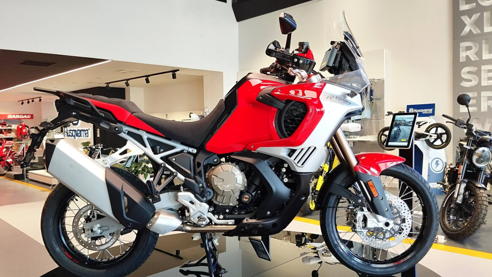 MV Agusta Enduro Veloce – Στην Ελλάδα η Adventure-Έργο τέχνης