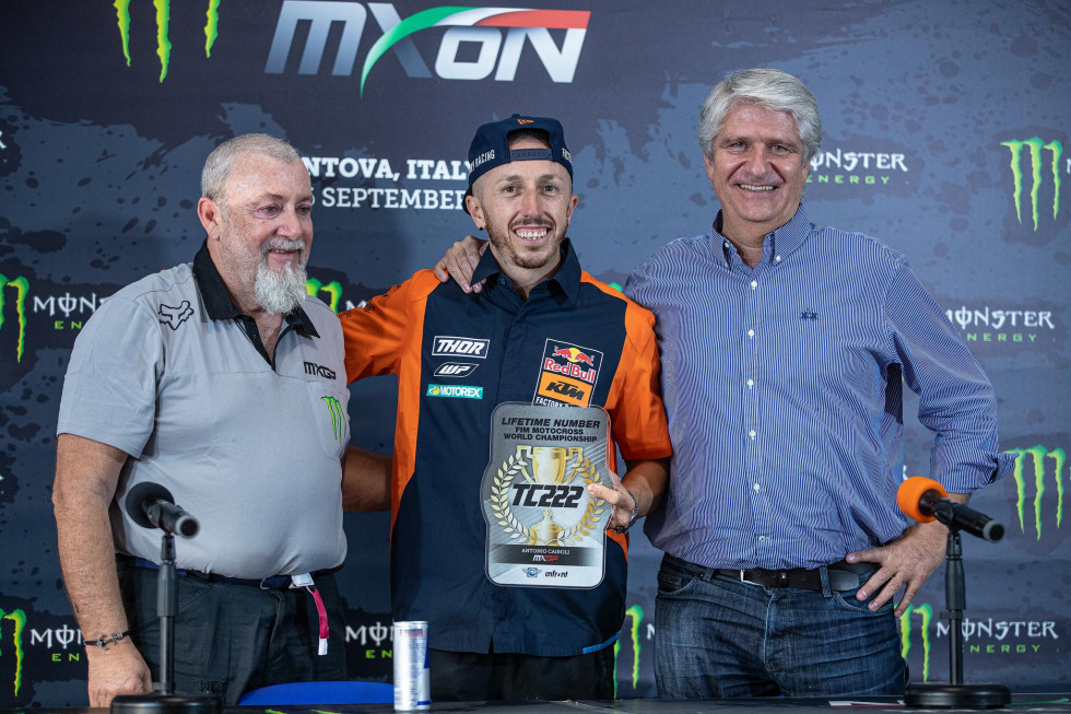 Αποσύρεται το #222 από το MXGP, προς τιμήν του Tony Cairoli