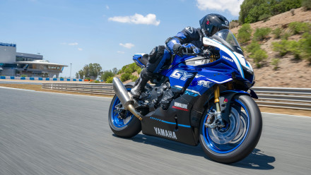 Yamaha R1 GYTR 2025 - Εξοπλισμένη για αγώνες