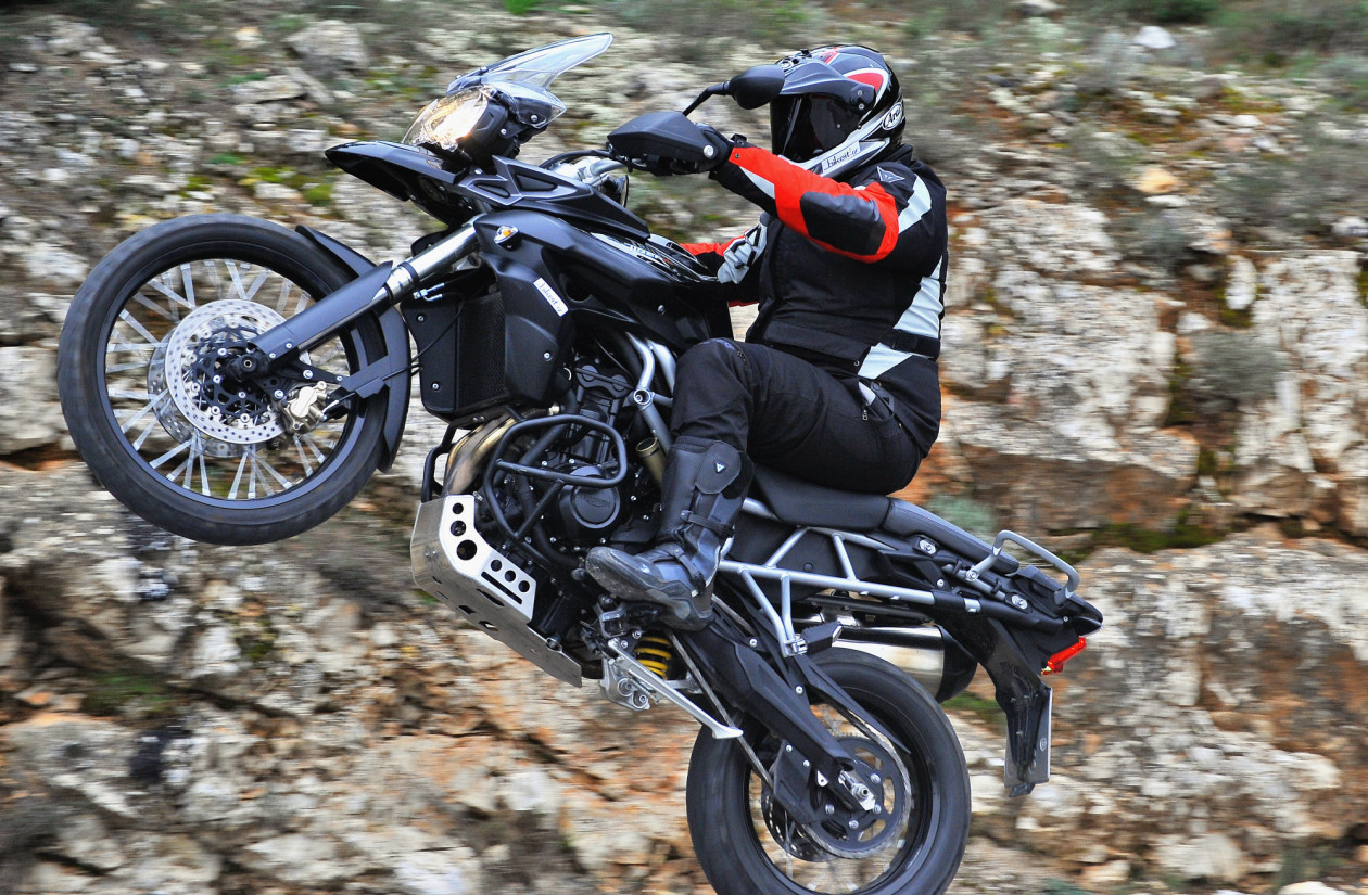 Triumph Tiger 800 XC 2011 - Video Test