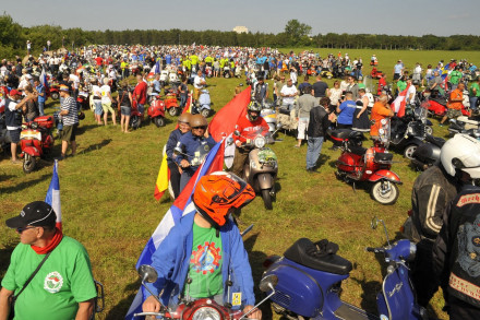 Vespa World Days 2019 – 5,000 συμμετέχοντες από 40 χώρες στην Ουγγαρία