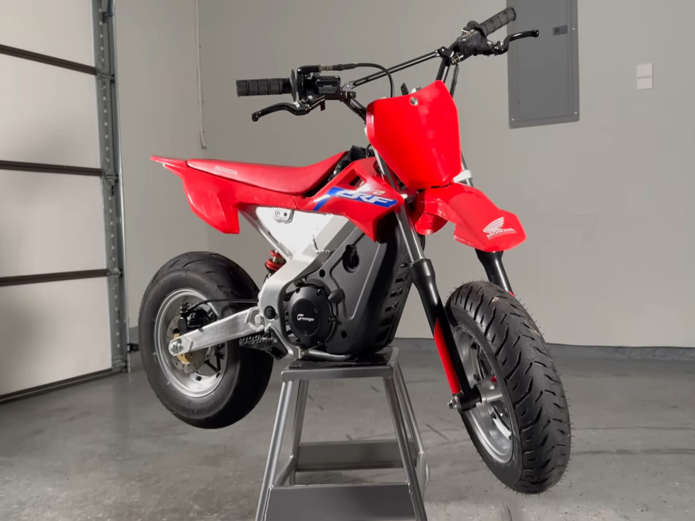 Ένα ιδιαίτερο, ηλεκτρικό, supermoto που λεγόταν CRF-E2