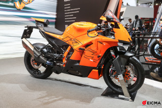 EICMA 2024 – KTM 990 RC R 2025 – Παρουσία χωρίς καμουφλάζ