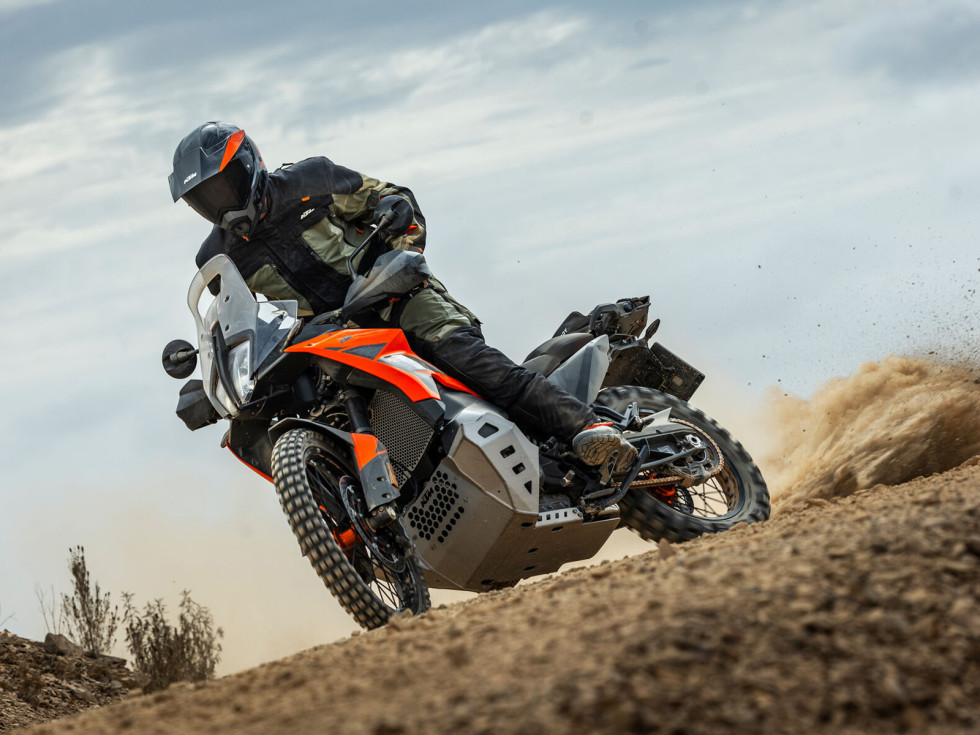 KTM 790 Adventure 2025 - Παίρνει τις αναρτήσεις -και τη θέση- του 890 Adventure