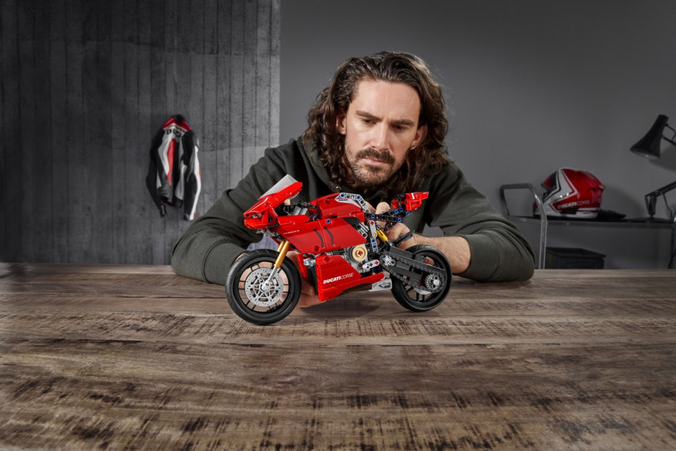 Ducati Panigale V4 R από τη LEGO Technic