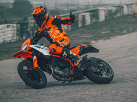 KTM SMC 125 R / SMC 390 R 2025 - Εισαγωγή στο σοβαρό Supermoto