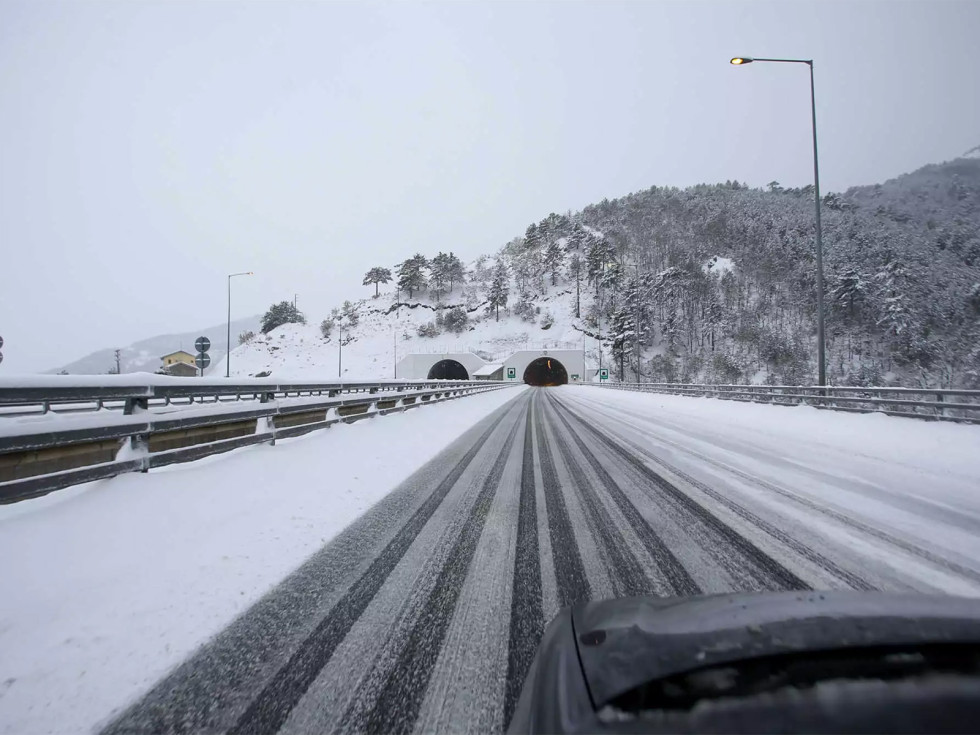 Καιρός - χιόνια: Ξεκίνησαν τα προβλήματα, τι να προσέξετε