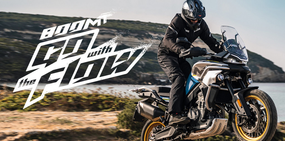 CFMOTO 800MT - Τιμές, χαρακτηριστικά και χρόνοι άφιξης των 2 εκδόσεων στην Ελλάδα