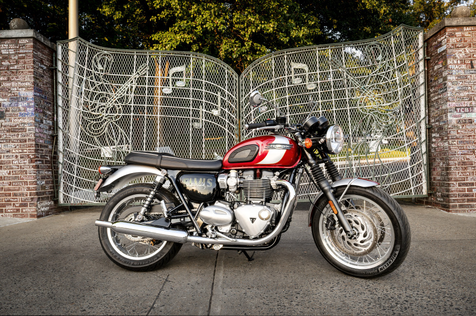 Triumph Bonneville T120 Elvis Presley Limited Edition - Παρουσιάστηκε