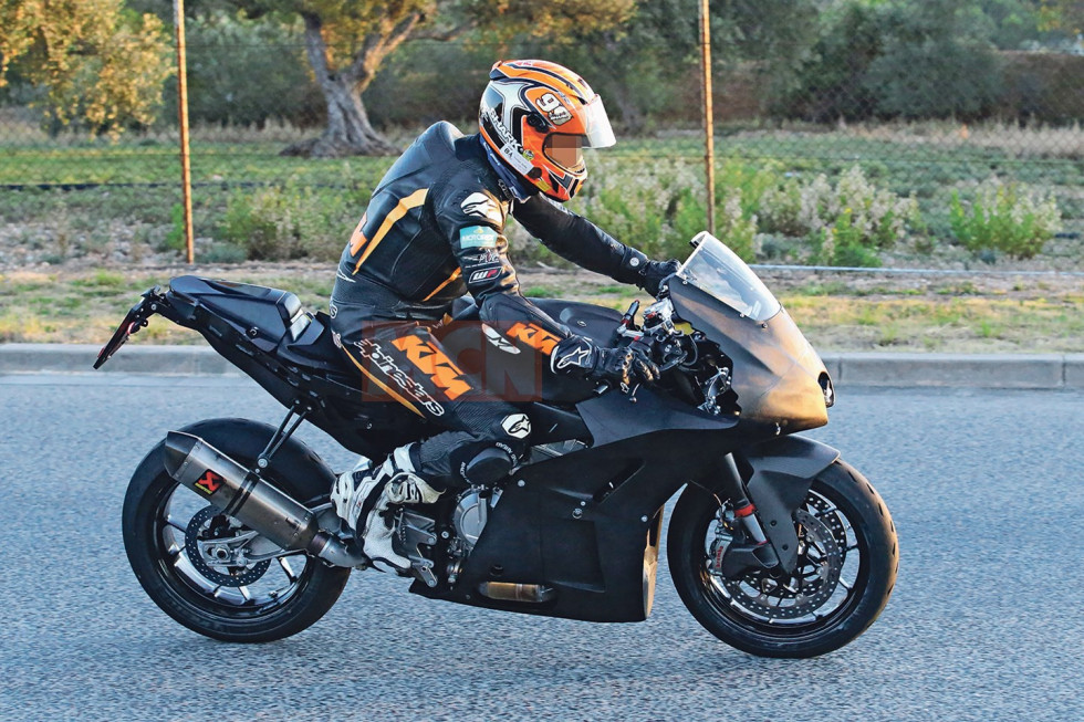 KTM RC990 – Περισσότερα κυβικά και πινακίδες κυκλοφορίας για το RC 8C