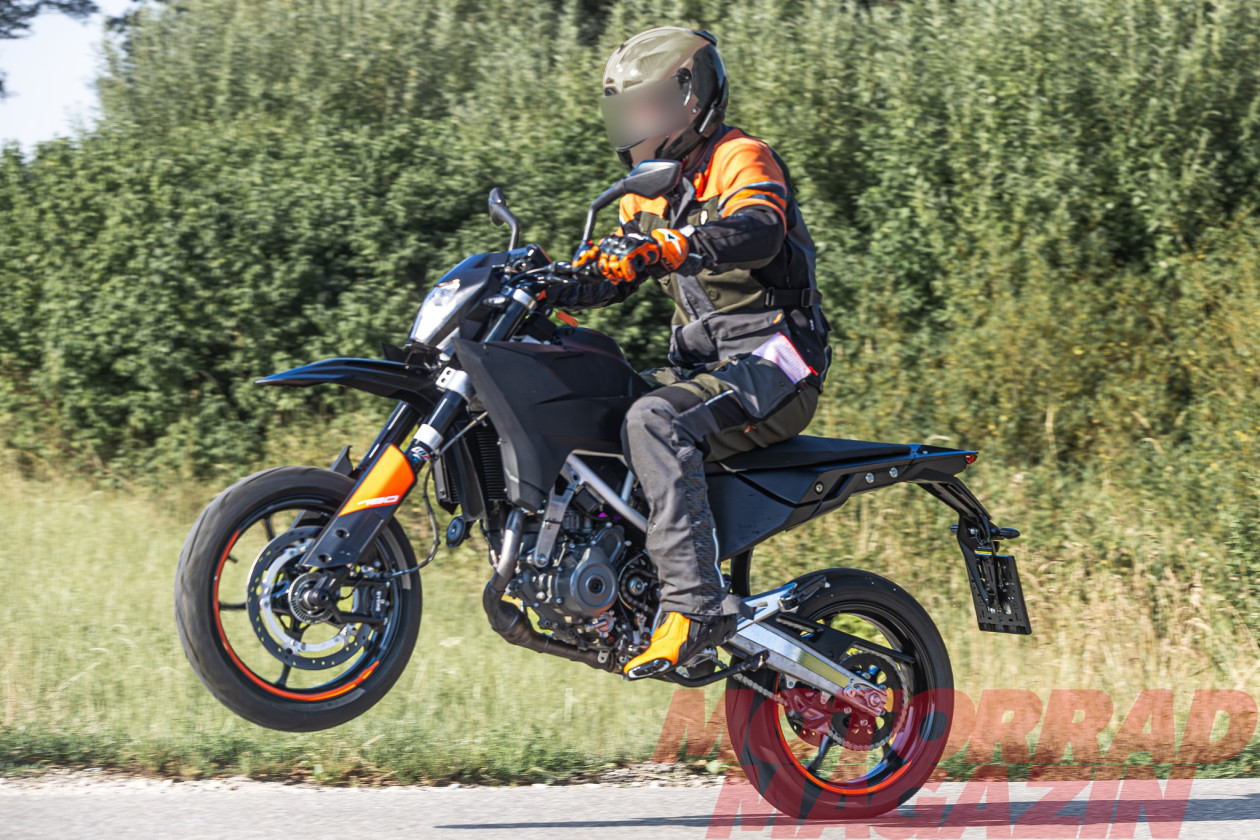 KTM 390 SMC R 2025 – Εθεάθη σε spy pics!