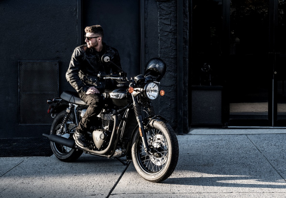 Triumph – Η Black Friday της Bonneville T100