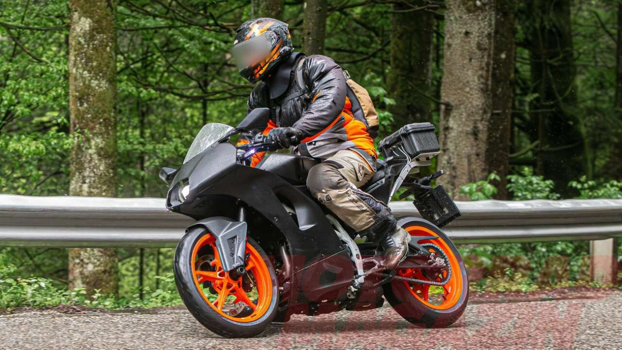 KTM RC 390 2024 - Νέες κατασκοπευτικές εικόνες - BIKEIT!