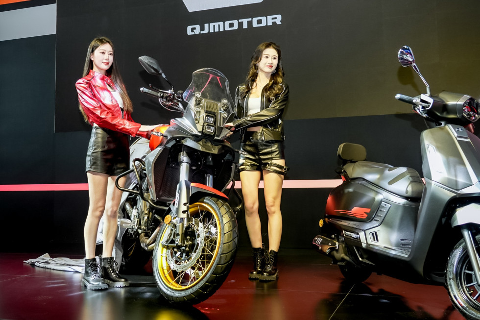 QJMOTOR SRT 700 S - Αποκαλυπτήρια στο Πεκίνο