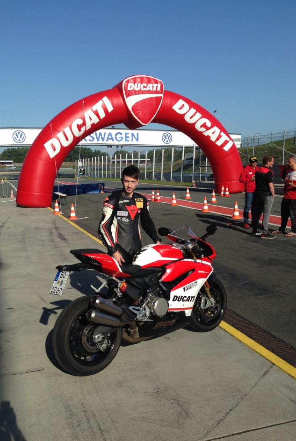 O Βασίλης Κορωνάκης δοκιμάζεται με Ducati στο Oschersleben!