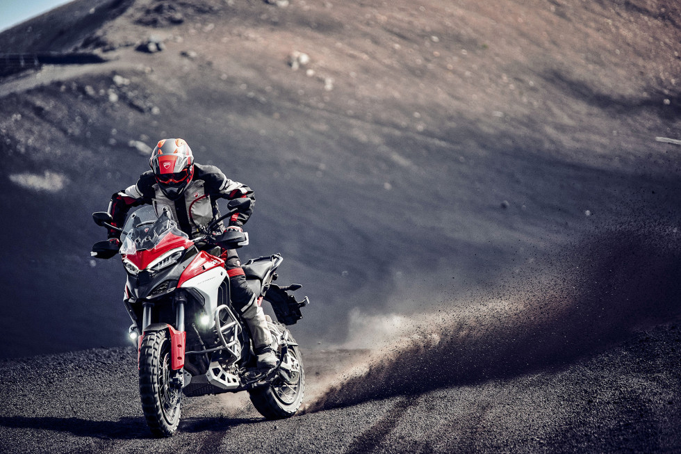 Νέα Ducati Multistrada V4 - Η κυριαρχία σε κάθε δρόμο δεν ήταν ποτέ τόσο εύκολη - Τιμή στην Ελλάδα