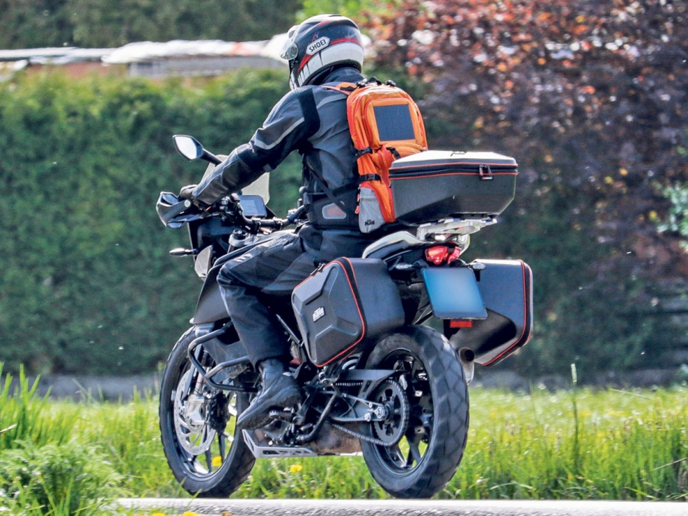 KTM 390 Adventure - Spy pics με τριβάλιτσο και αξεσουάρ