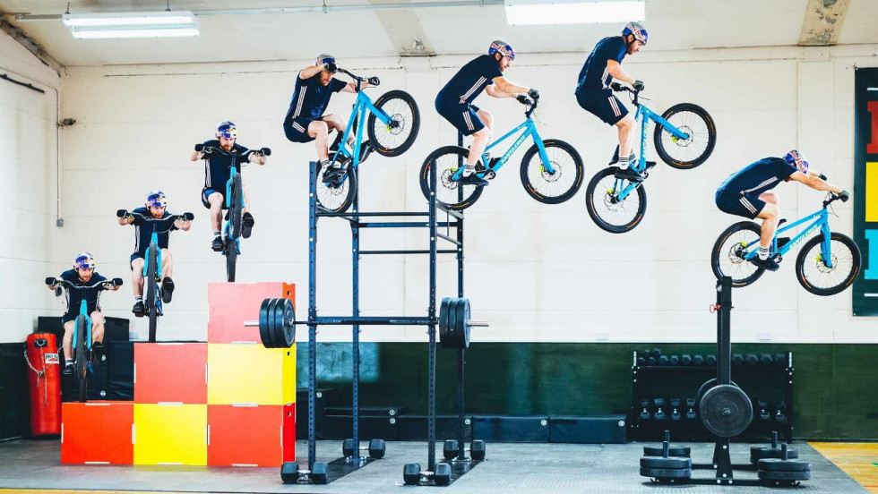 Danny MacAskill - Gymnasium: Παράνοια στο γυμναστήριο - Video