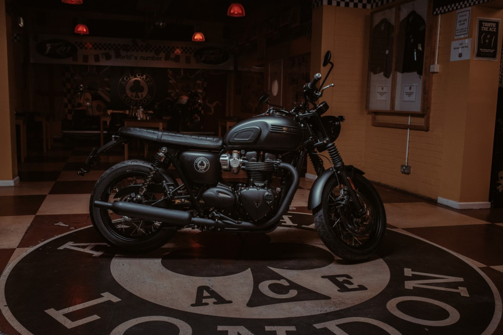 Triumph Bonneville T120 Ace – Ο συλλεκτικός Άσος στην Ελλάδα