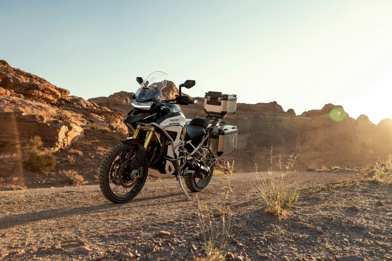 Triumph Tiger 1200 – Επίσημο βίντεο με τα αξεσουάρ του