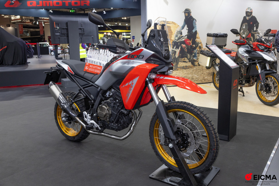 EICMA 2024 – QJMOTOR SRT800RX 2025 – Απίστευτα ελαφρωμένη έκδοση ράλι