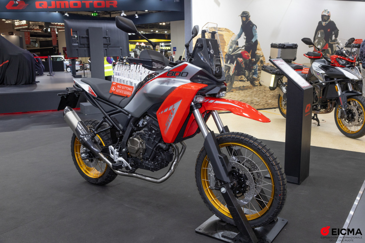 EICMA 2024 – QJMOTOR SRT800RX 2025 – Απίστευτα ελαφρωμένη έκδοση ράλι