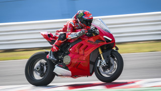 To νέο Ducati Panigale V4 2025 ίσως δεν είναι πια μονόμπρατσο