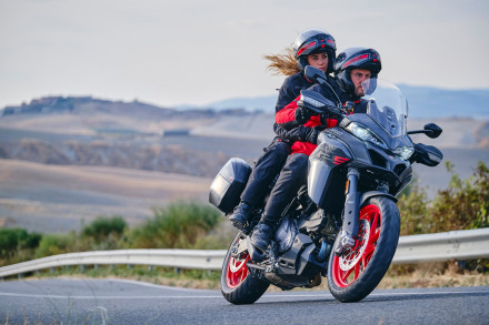 Ducati Multistrada V2 / V2 S 2022 – Φιλικότητα, δίαιτα και νέα γραφικά