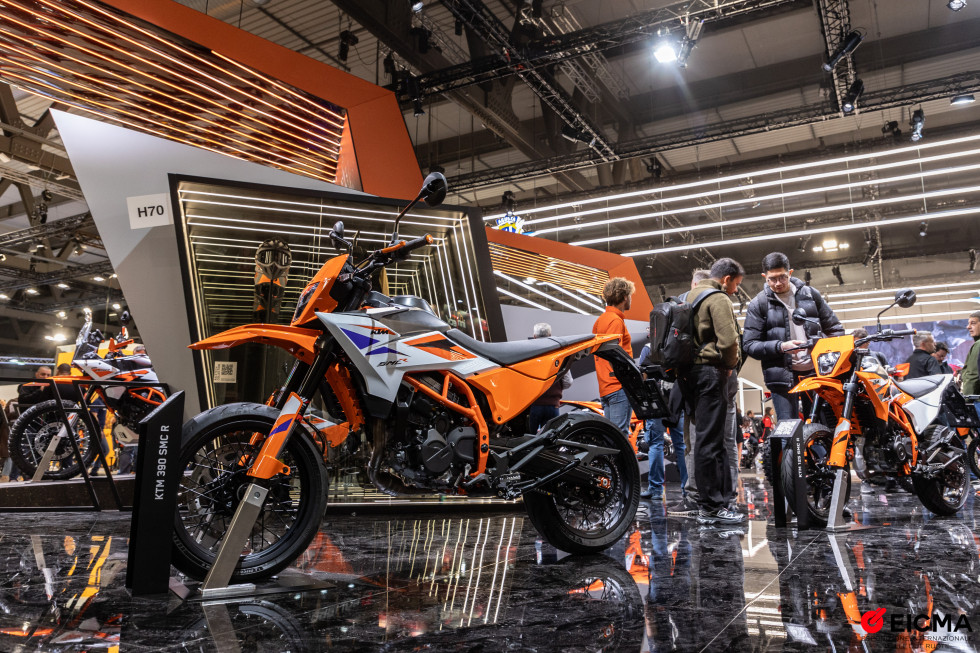 EICMA 2024 – KTM 390 SMC R 2025: Επιτέλους μεσαίο supermoto