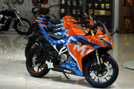 CFMOTO 250SR – Νέα εντυπωσιακά χρώματα στην Κίνα